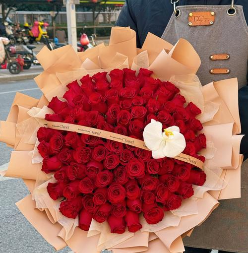 玫瑰鲜花的保鲜方法是什么？如何延长玫瑰鲜花的观赏期？