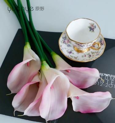 餐桌上摆放假花代表什么？假花装饰的深层含义是什么？