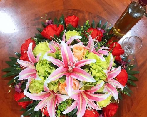 餐桌上摆放假花代表什么？假花装饰的深层含义是什么？