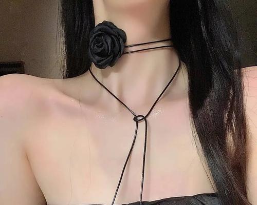 项链搭配哪种花饰寓意更好？花饰与项链搭配的寓意分析？