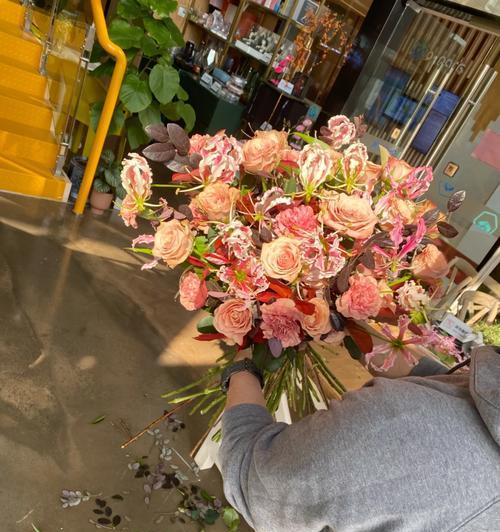 握不住的花背后寓意是什么？