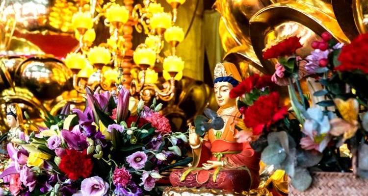 寺庙供花有何寓意？供花在寺庙中的意义是什么？