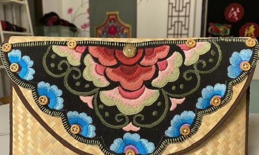 玛薇花在彝族文化中象征什么？