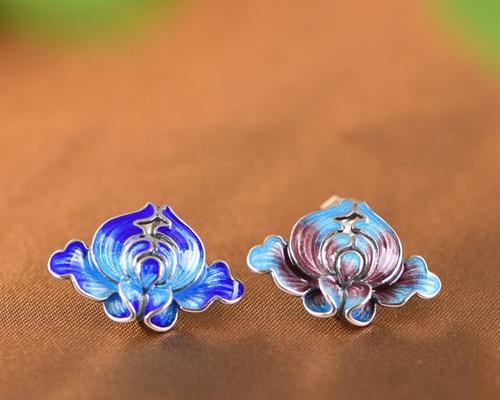 银色花戒指的寓意是什么？