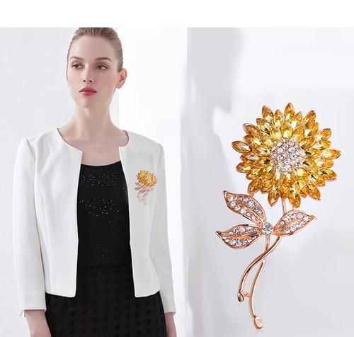 金色胸花手捧花代表什么？