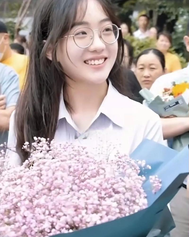 手捧花加苹果叶子代表什么？这种组合的花语是什么？