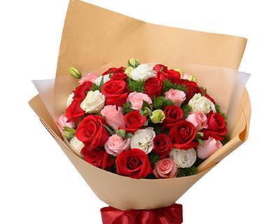 混色玫瑰花束代表什么？手捧混色玫瑰的花语是什么？