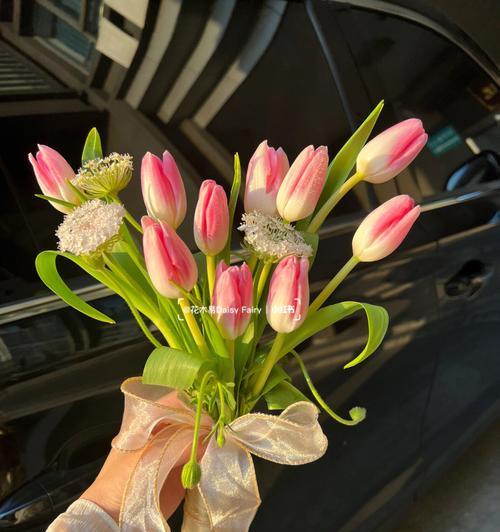 手捧花郁金香的含义是什么？
