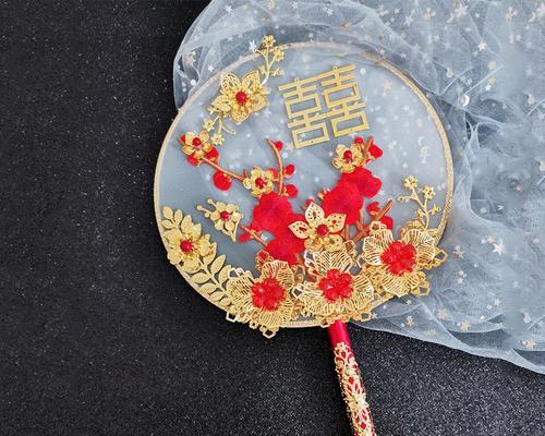 团扇设计成手捧花有何寓意？