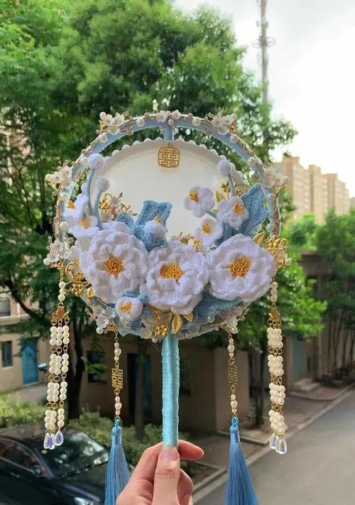 团扇设计成手捧花有何寓意？