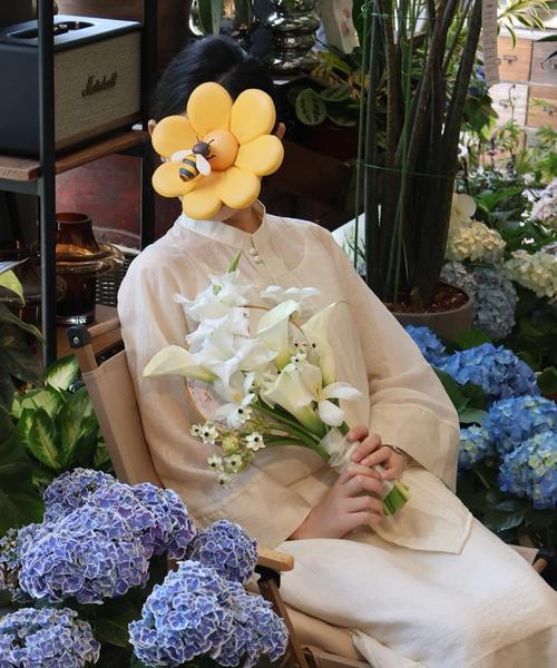 团扇设计成手捧花有何寓意？