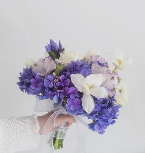 手捧花的花语是什么意思？手捧花的寓意花语有哪些？